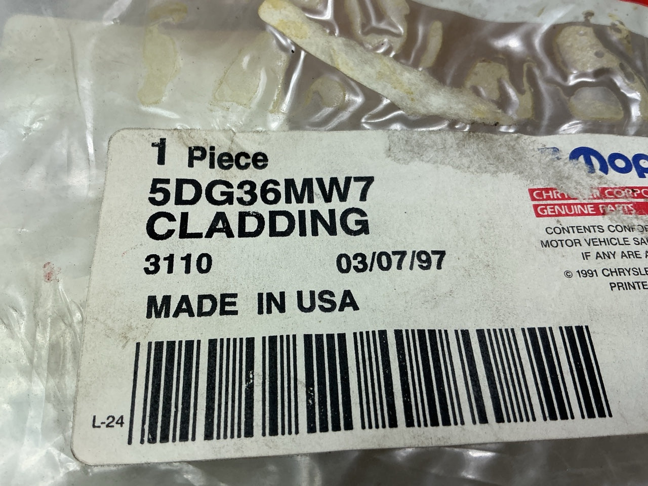 NOS Mopar 5DG36MW7 Right Fender Trim Moulding Cladding For 1993 Grand Cherokee