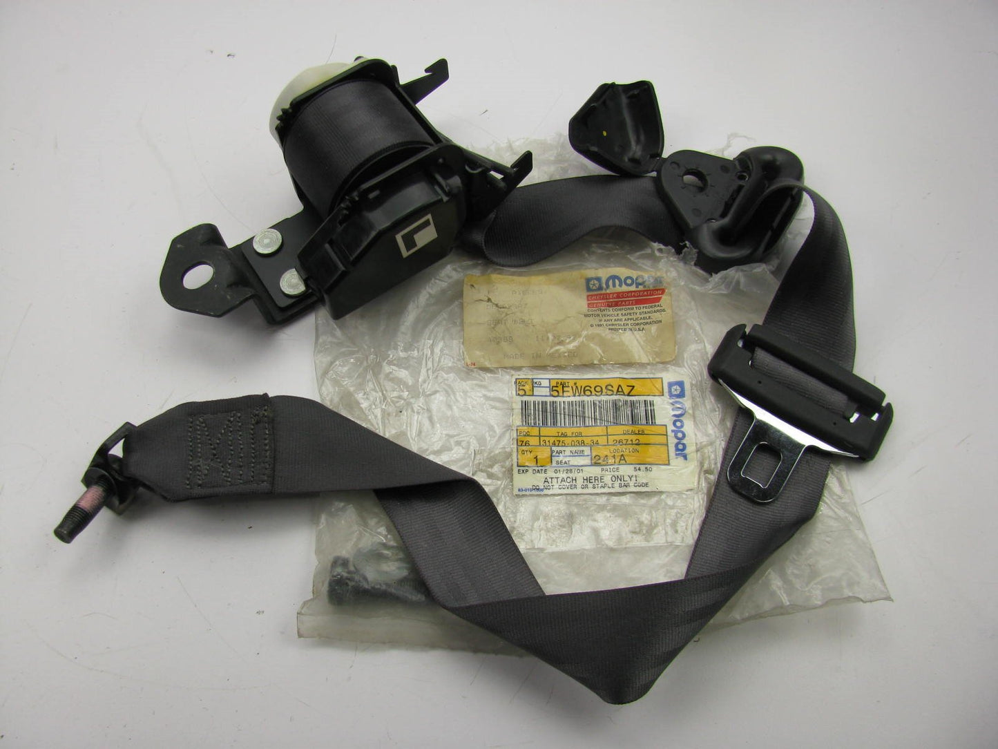 NEW - OEM GENUINE 5EW69SAZ REAR LEFT OUTER Seat Belt For 1996-98 Grand Cherokee