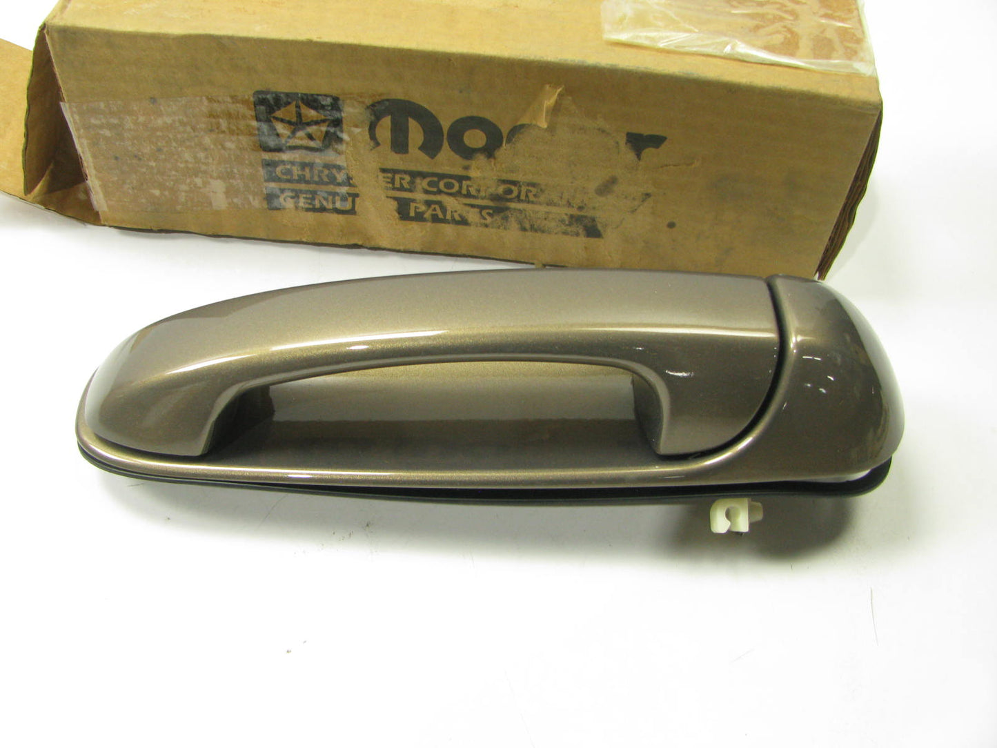 NEW OEM  Right Rear Exterior Door Handle Woodland Brown For 2001 Grand Cherokee