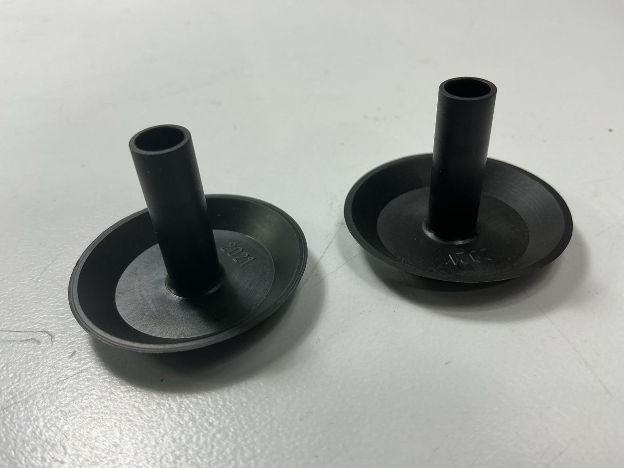 (2) Mopar 6501910 Dash Silencer Or Cowl Silencer Panel Trim Panel Retainer Clips