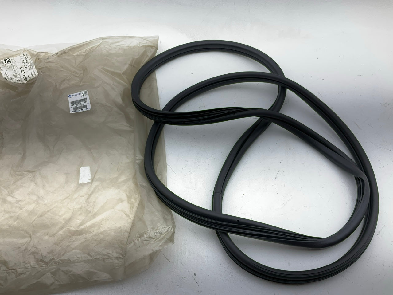 NEW Mopar 68233254AA Front Right Door Opening (On Body) Weatherstrip Rubber Seal