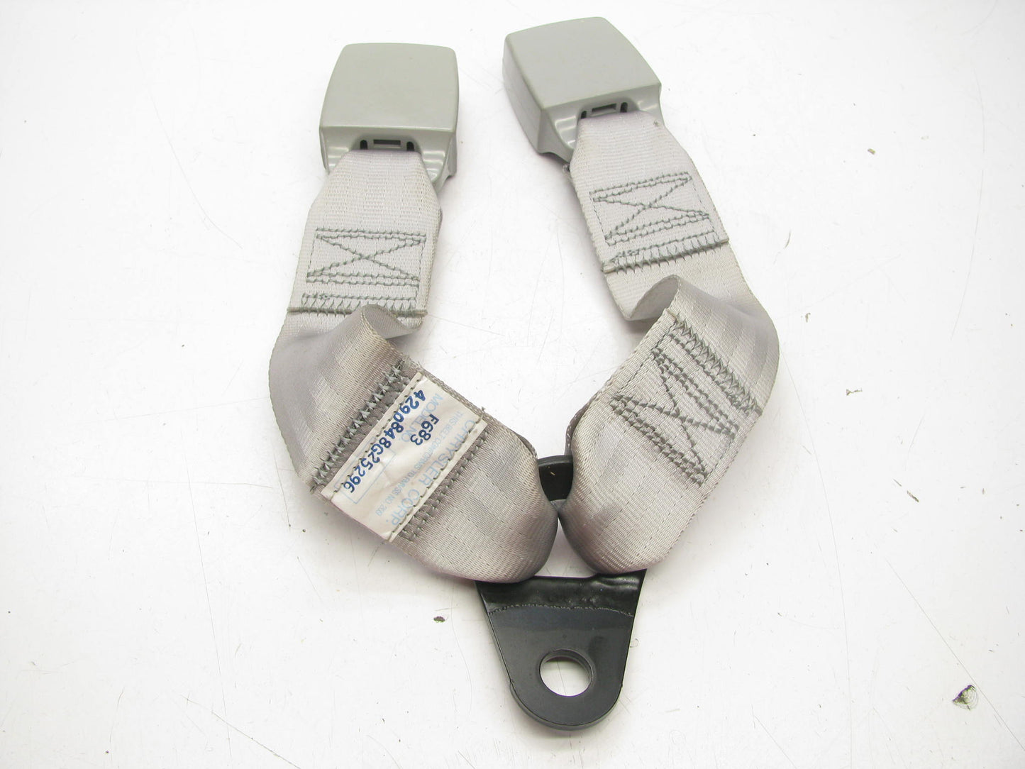 OEM  Second Row Center Seat Belt Buckle 0F683CA3 For 87-90 Caravan Voyager