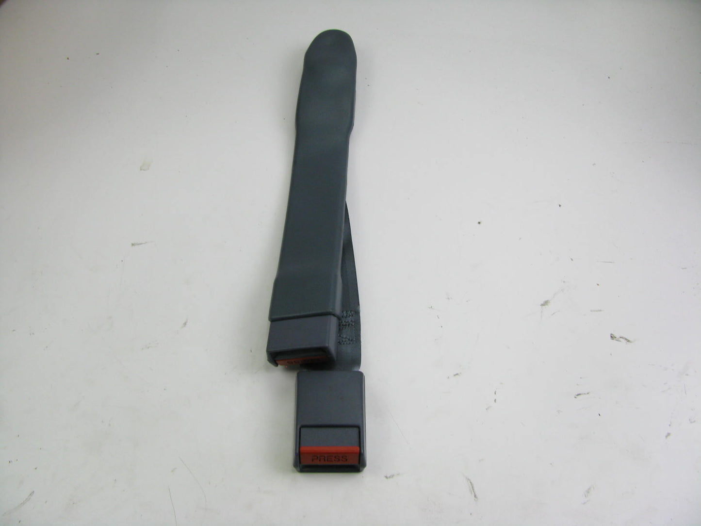 NEW F744GC5 REAR Inner Seat Belt Buckle, BLUE OEM For 1989 Dynasty, New Yorker
