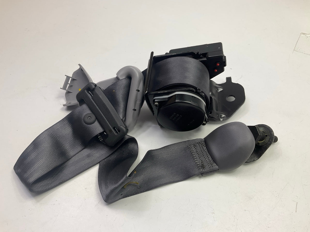 Mopar GK35SAZ 1St Rear Row Outer Left Agate Seat Belt For 96-98 Town & Country