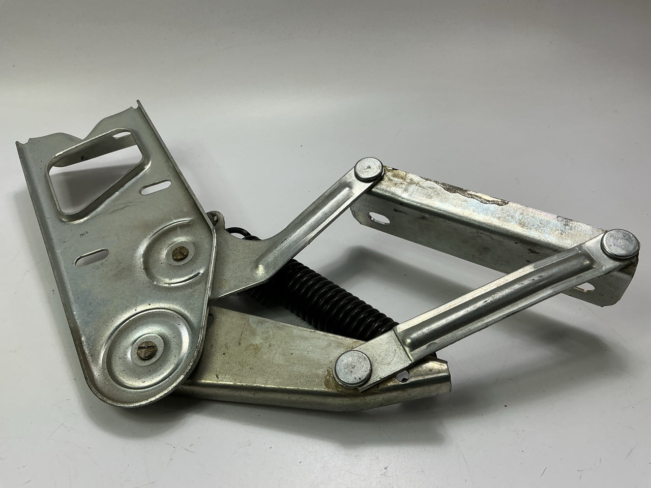 NOS OEM Mopar J0956963 Left Hood Hinge For 1985-1991 Jeep Grand Wagoneer