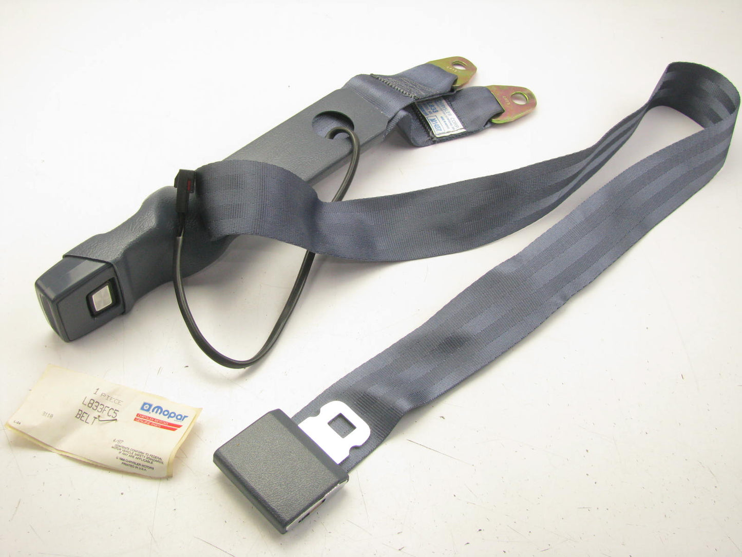 NEW - OEM L833FC5 Front Inner Bench Seat Seat Belt For 1986-1987 Dodge W150 W250