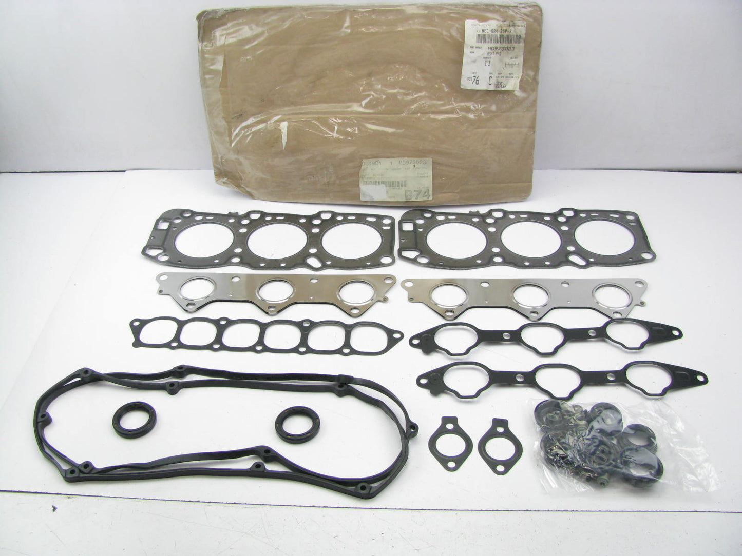 NEW - OEM MD973023 Cylinder Head Gasket Set For 1995-1997 Chrysler 2.5L-V6