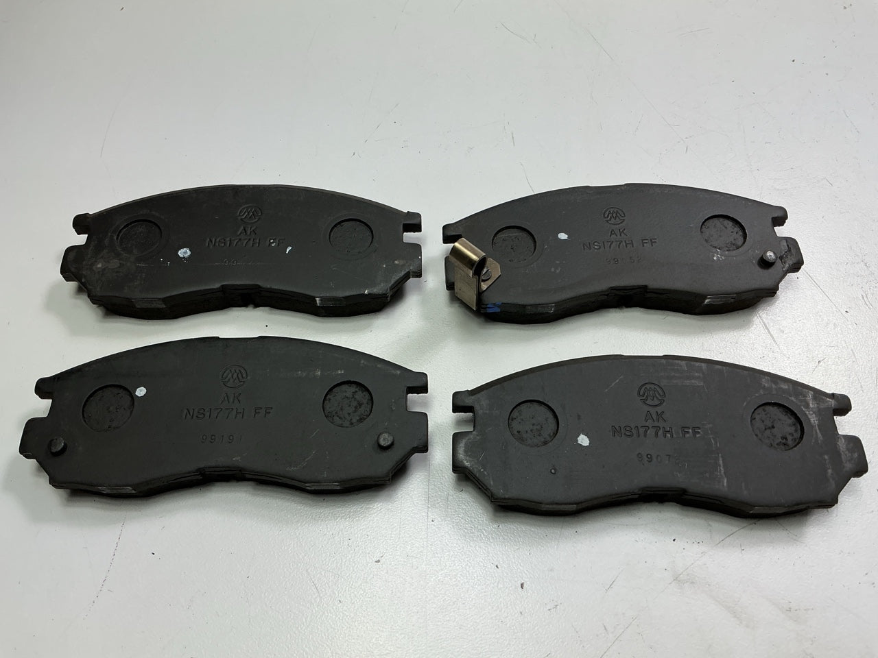 NEW OEM Mopar MR389540 Front Brake Pads For 1999-2000 Sebring, Avenger