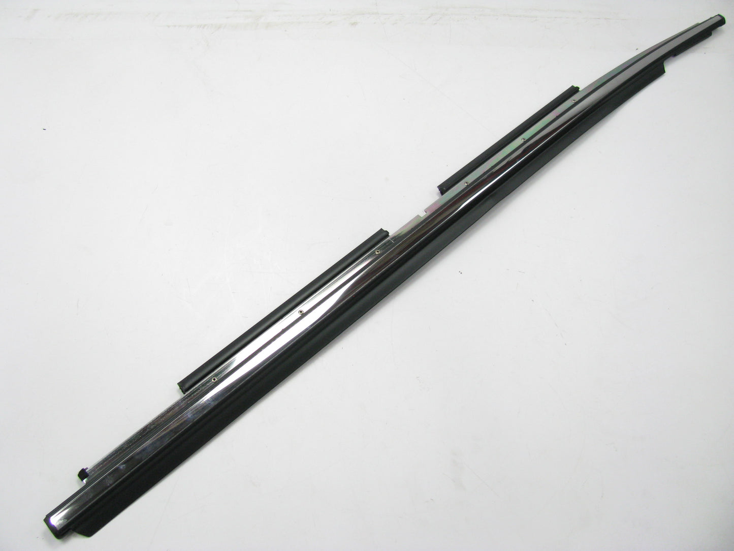 NEW - OEM MR435539 Left Door Reveal Molding For 2001-2005 Chrysler Sebring
