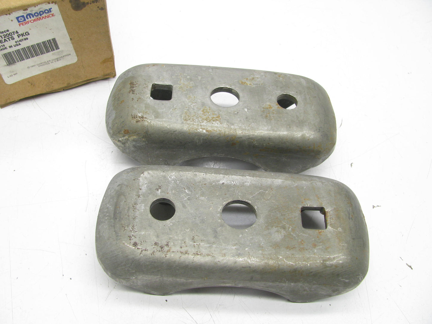 OEM  For Mopar PERFORMANCE 3'' AXLE TUBE SPRING PERCH BRACKETS P4120074