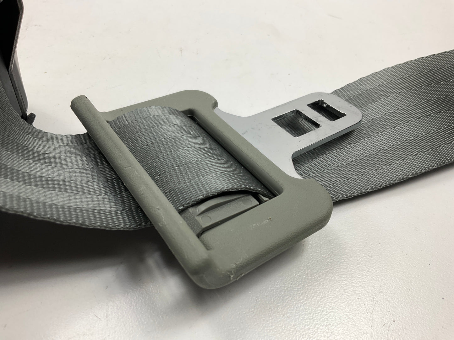 Mopar PP831JKAC Rear Left Seat Belt, Silverfern Color, For 1999 Cirrus, Stratus