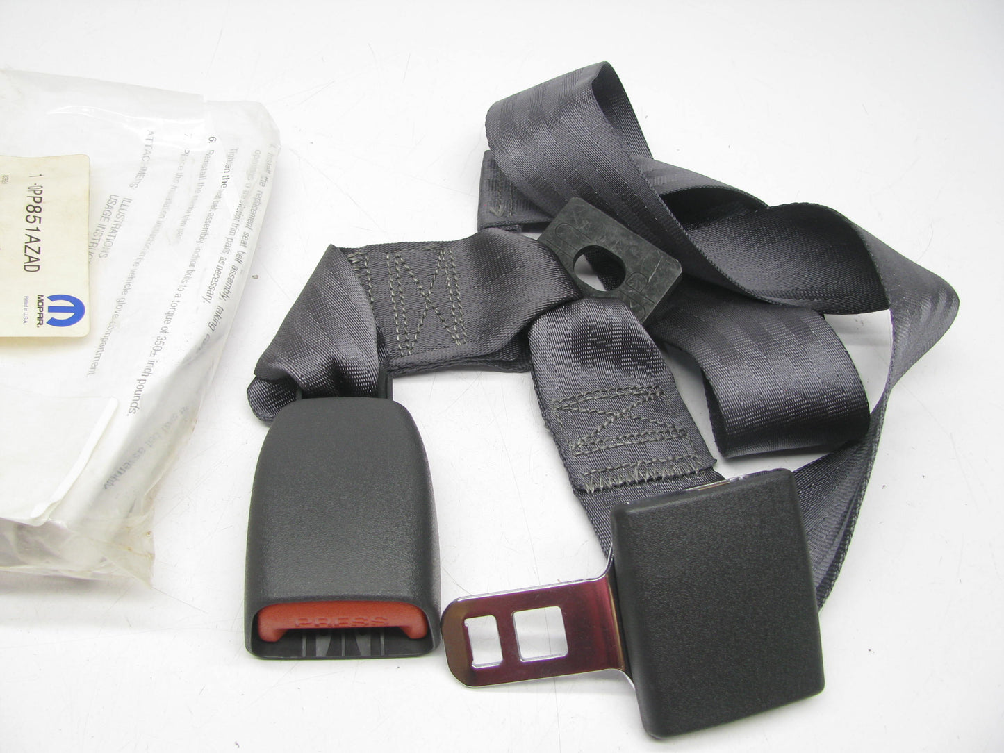 NEW OEM Rear Center Seat Belt Buckle Latch PP851AZAD For 99-00 Cirrus Stratus