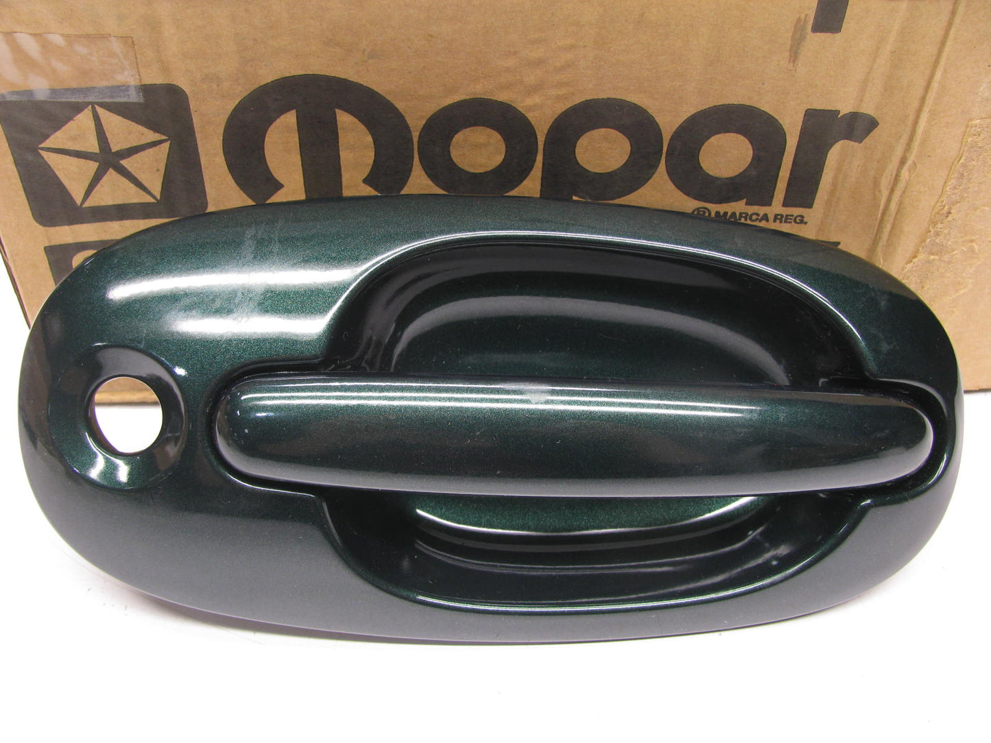 OEM  RH Sliding Door Handle W/key Hole  QJ98SG8 For 96-98 Town & Country