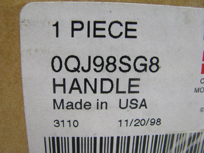 OEM  RH Sliding Door Handle W/key Hole  QJ98SG8 For 96-98 Town & Country