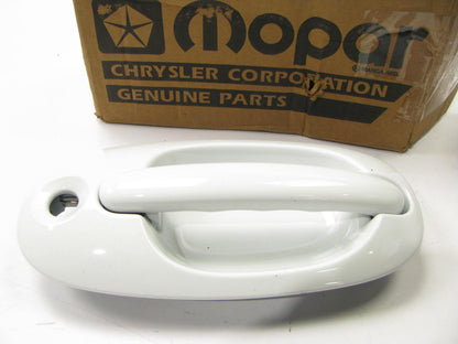 OEM  RH Sliding Door Handle With Key Hole 0QJ98SG8 For 96-98 Town & Country