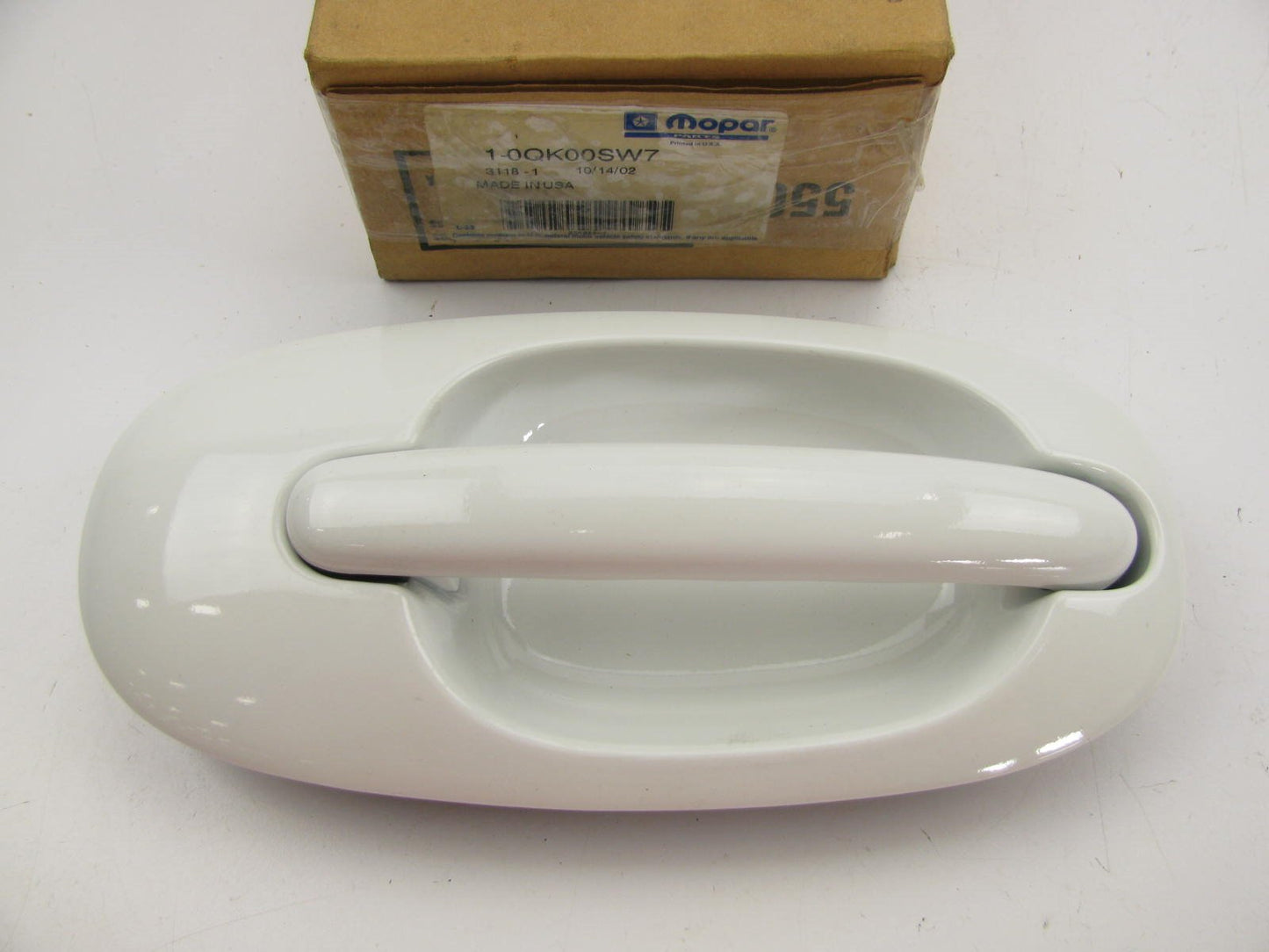 NEW - OEM QK00SW7 RIGHT Outside Sliding Door Handle WHITE