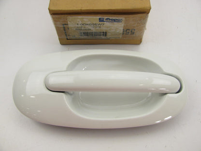 NEW - OEM QK00SW7 RIGHT Outside Sliding Door Handle WHITE