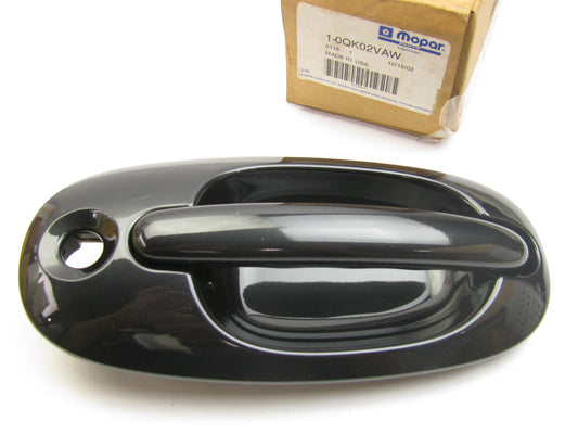 NEW - OEM QK02VAW Front Right Door Handle 1998-2000 Town & Country Caravan