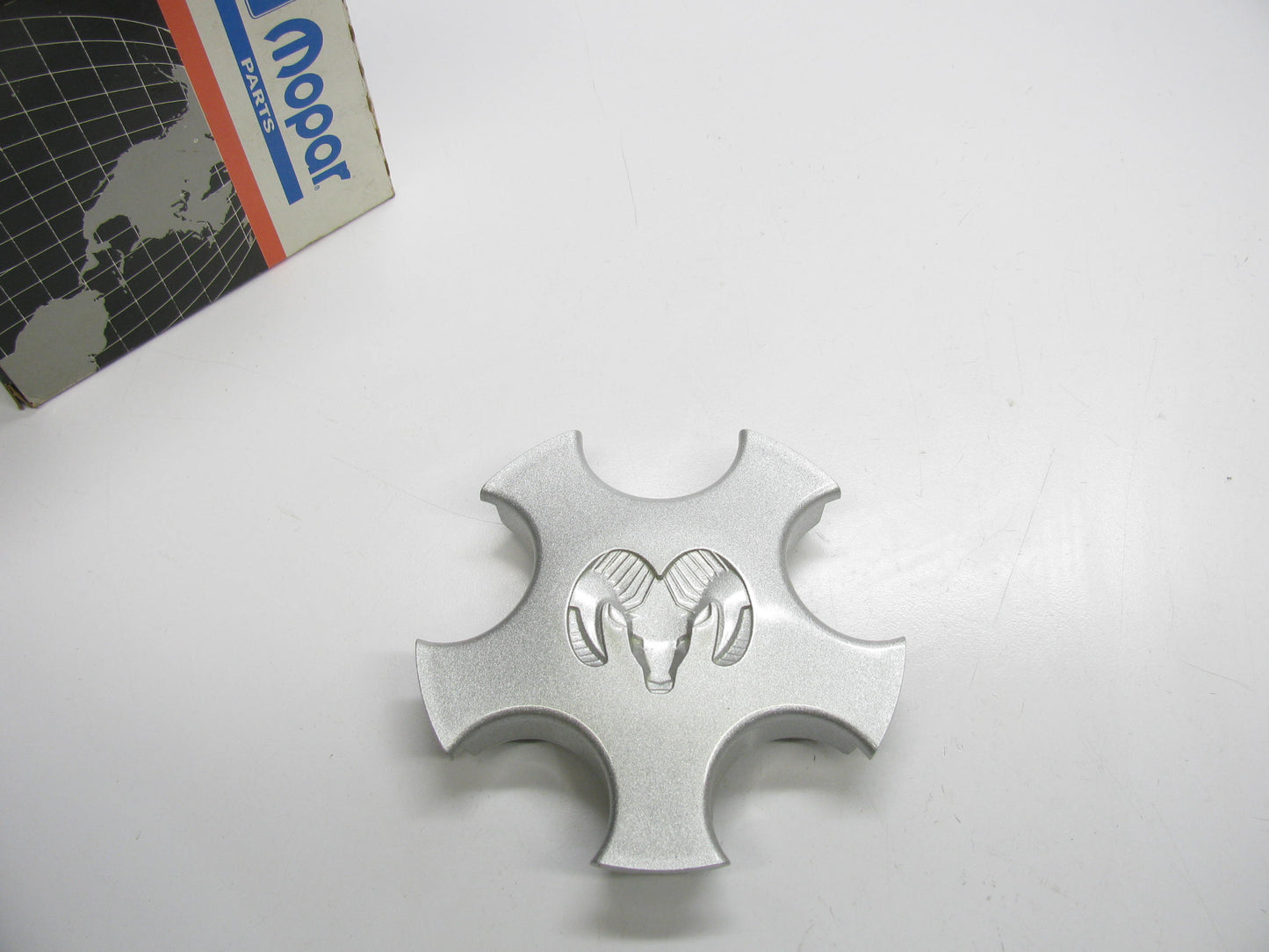 NEW - OEM Mopar RC95PAKAB Wheel Center Cap For 2001-2003 Chrysler Sebring