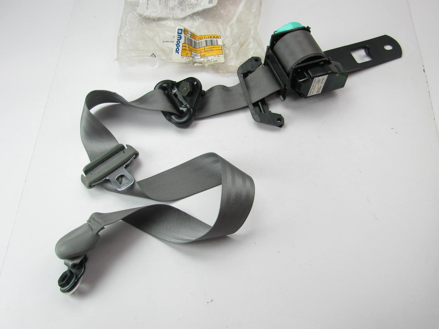 New OEM For Mopar SL701JKAA 3rd Row Right Side Seat Belt SILVERFERN