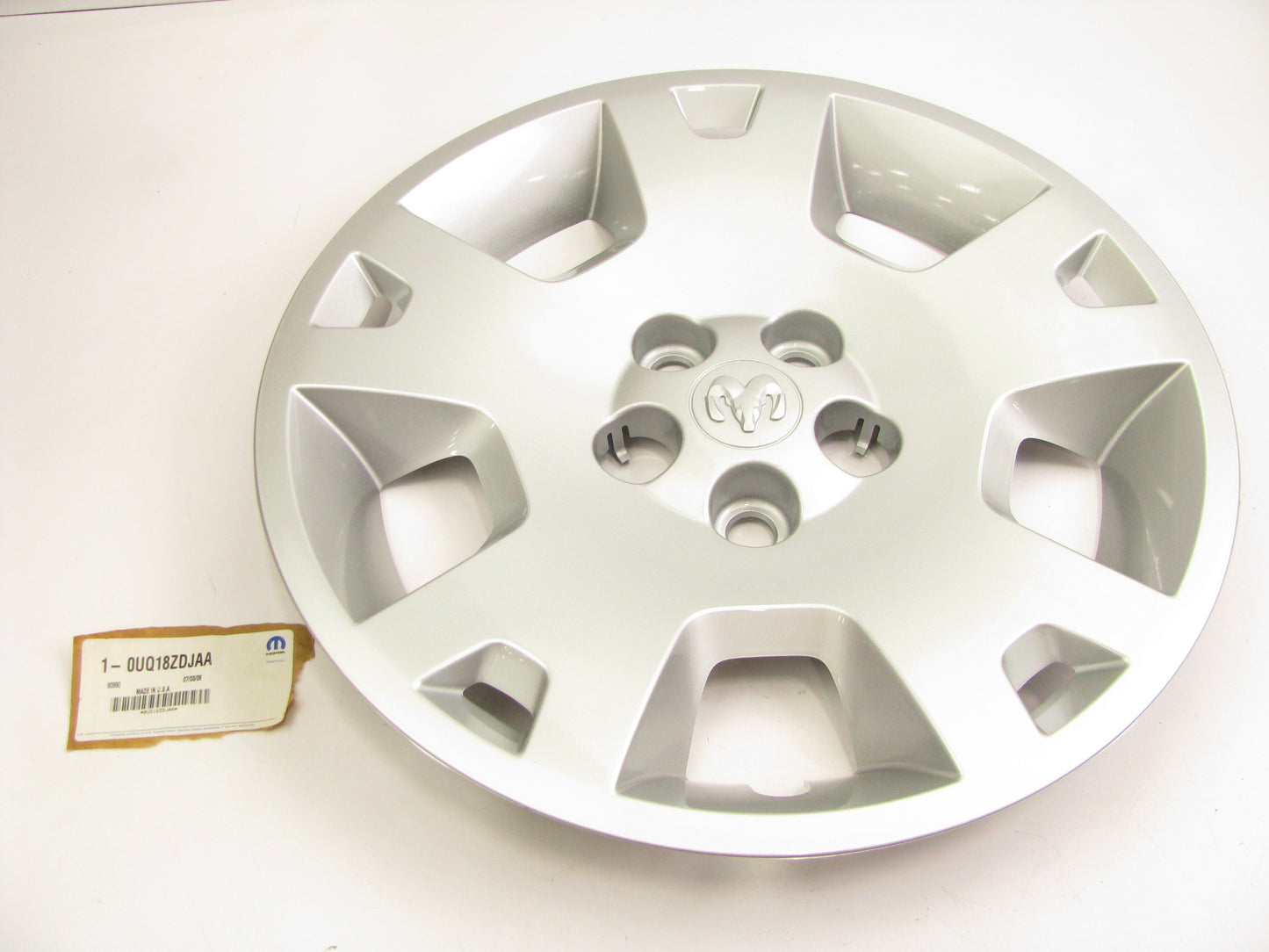 NEW - OEM UQ18ZDJAA 17'' Silver Wheel Cover For 2006-2007 300, Magnum