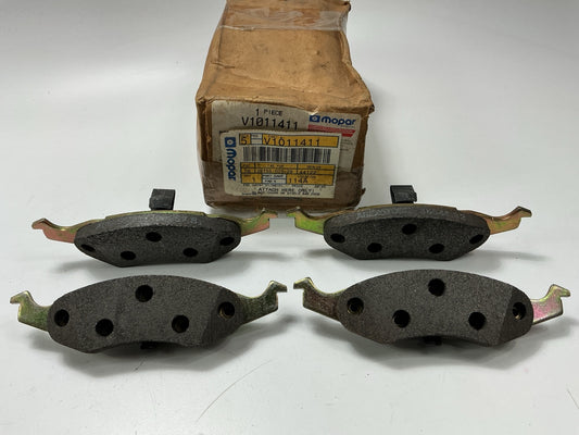 NEW OEM Mopar V1011411 Front Brake Pads For 1995-1997 Dodge Neon