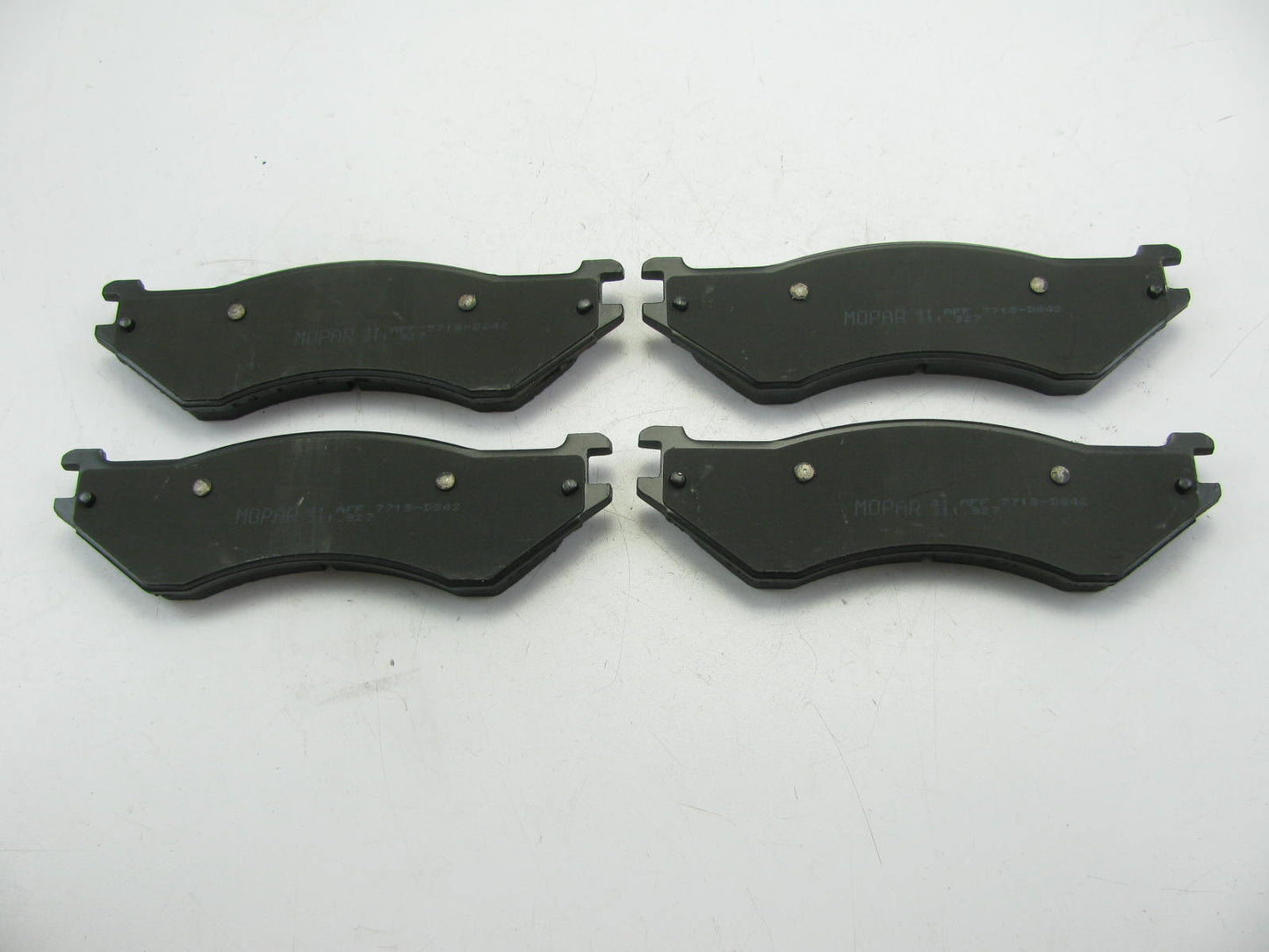 NEW - OEM Mopar V1013240AC Front Disc Brake Pads For 2000-2001 Dodge Ram 1500