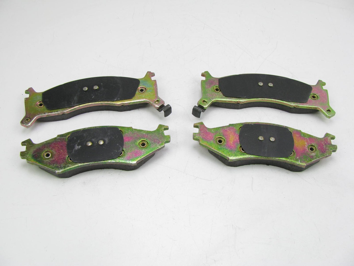 NEW - OEM For  Mopar V1013575 Front Brake Pad Set