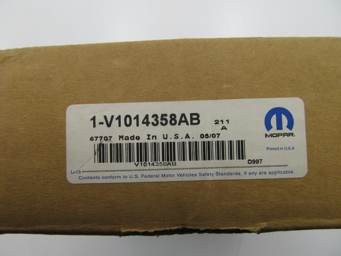 New Genuine OEM V1014358AB FRONT Brake Pads For 2004-2008 Pacifica