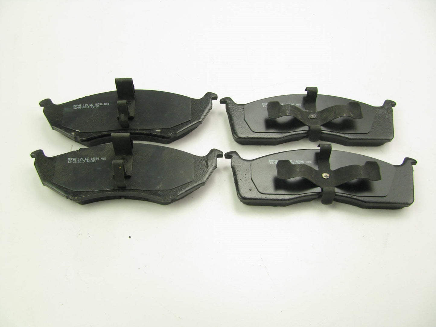 NEW Genuine OEM V1018596AC FRONT Semi-Metallic Disc Brake Pads For Mopar