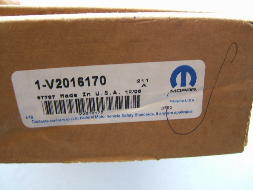 NEW OEM Mopar V2016170 Rear Brake Pads