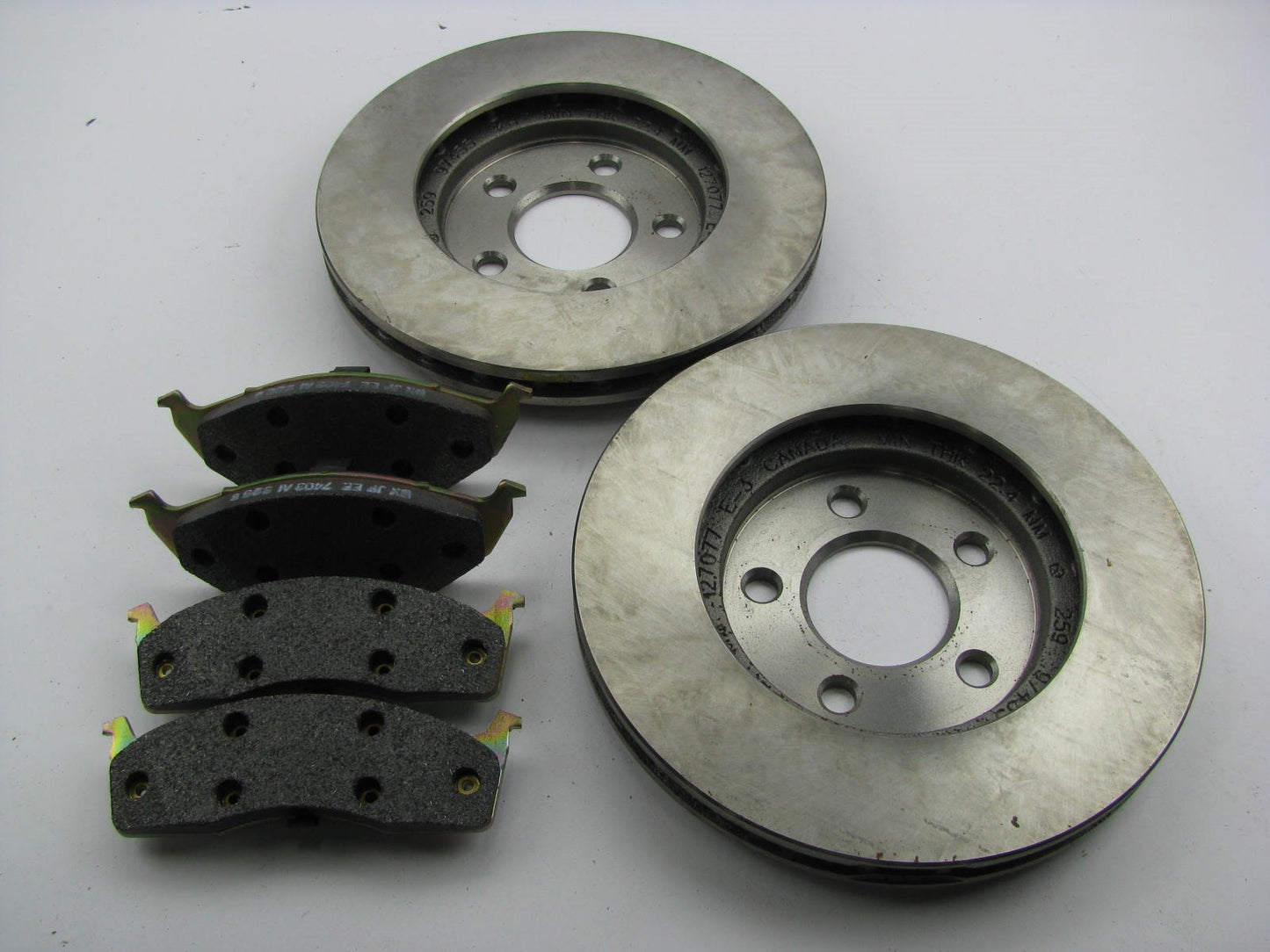 NEW GENUINE OEM For Mopar VNS14259 Front Brake Kit - Brake Pads And Rotors