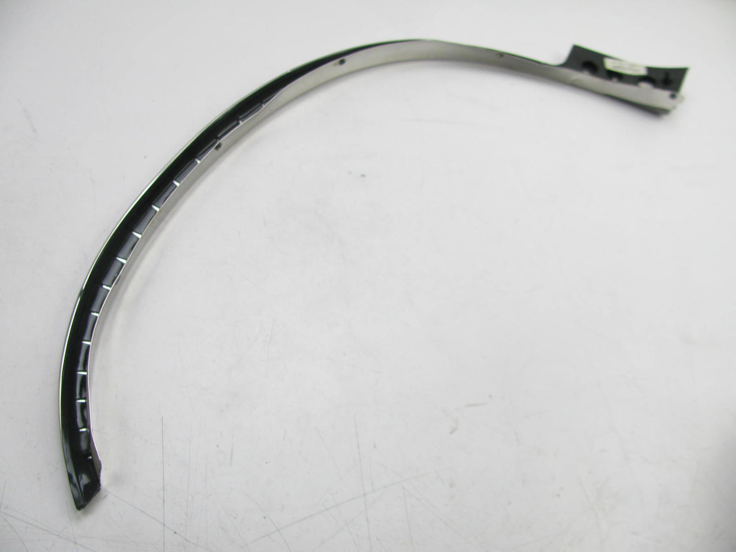 NOS  OEM Front Left Chrome Fender Wheel Opening Molding Trim  WT11JD2