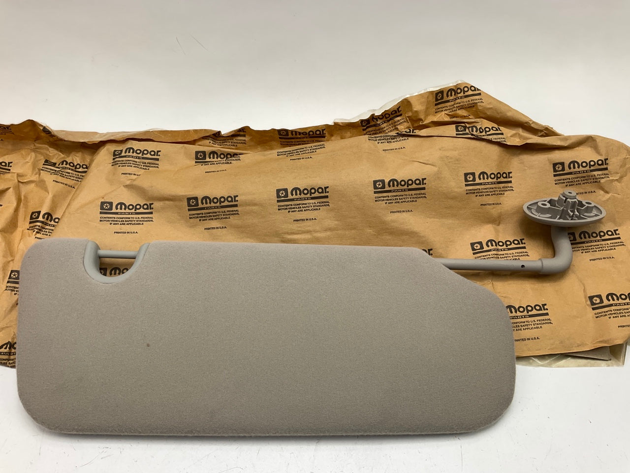 NEW GENUINE Right Passengers Side Sun Visor OEM For 04-04 Jeep Liberty ZX32TL2AA