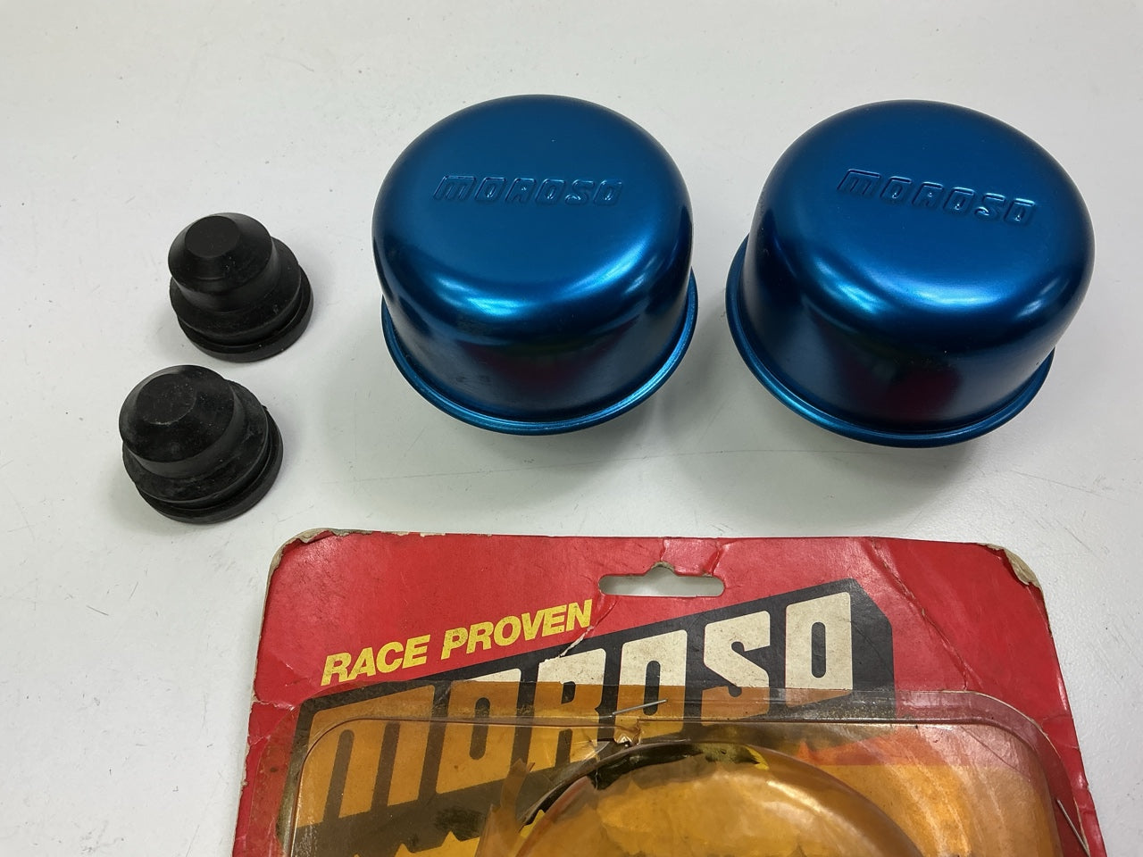 Moroso 68722 One-Piece Push-In Valve Cover Breathers For 1-1/4'' Valve Cover Hole