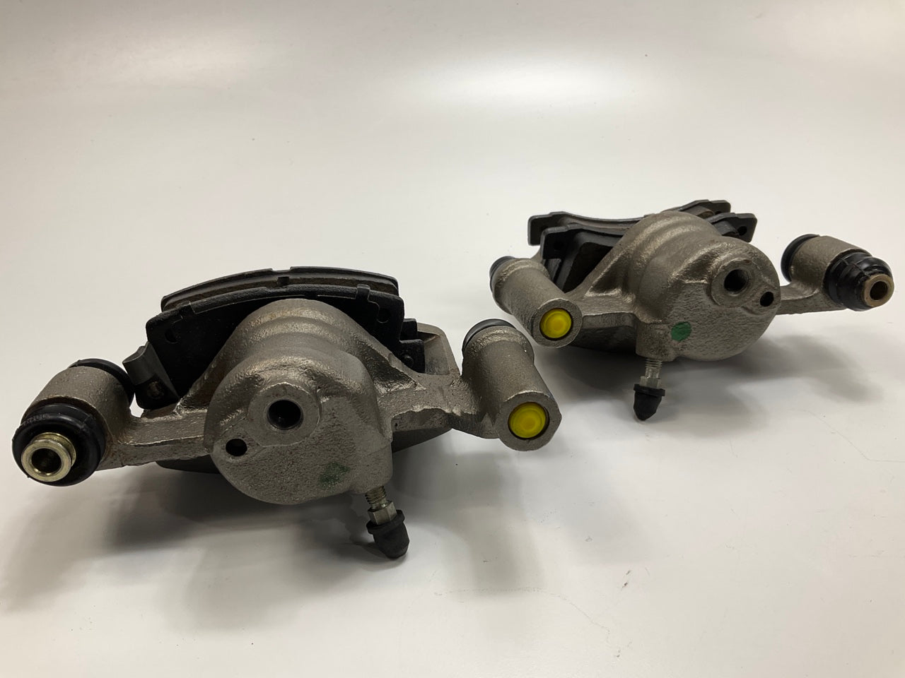 REMAN. Morse P1202 REAR Disc Brake Caliper Set W/ Brake Pads - MISSING BRACKET