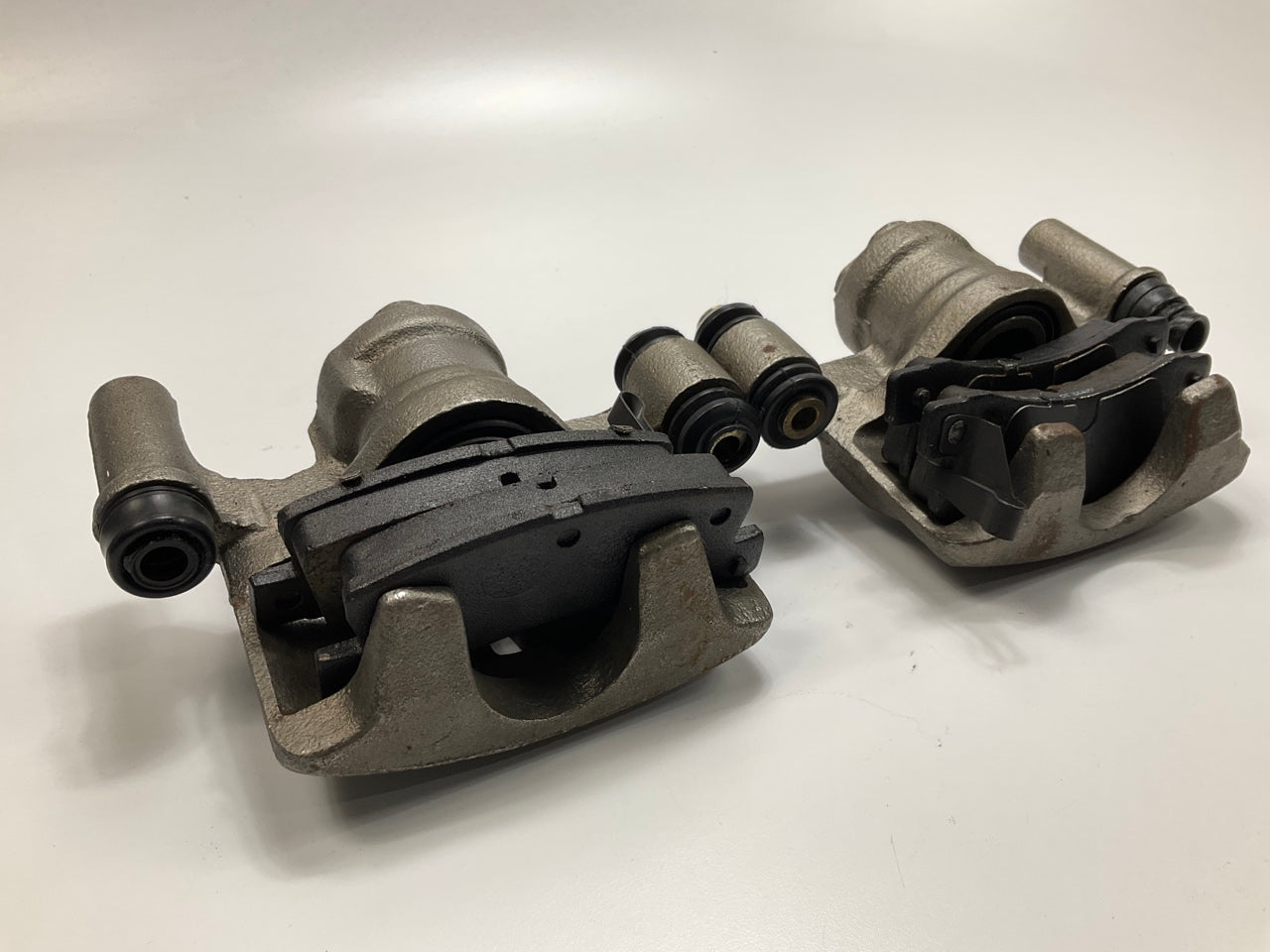 REMAN. Morse P1202 REAR Disc Brake Caliper Set W/ Brake Pads - MISSING BRACKET