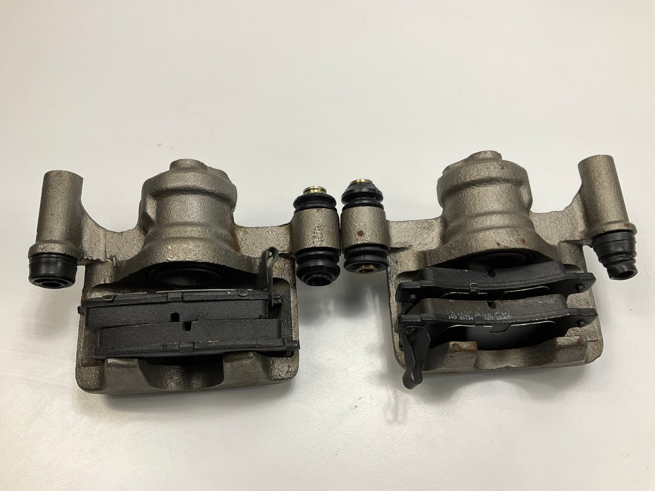 REMAN. Morse P1202 REAR Disc Brake Caliper Set W/ Brake Pads - MISSING BRACKET