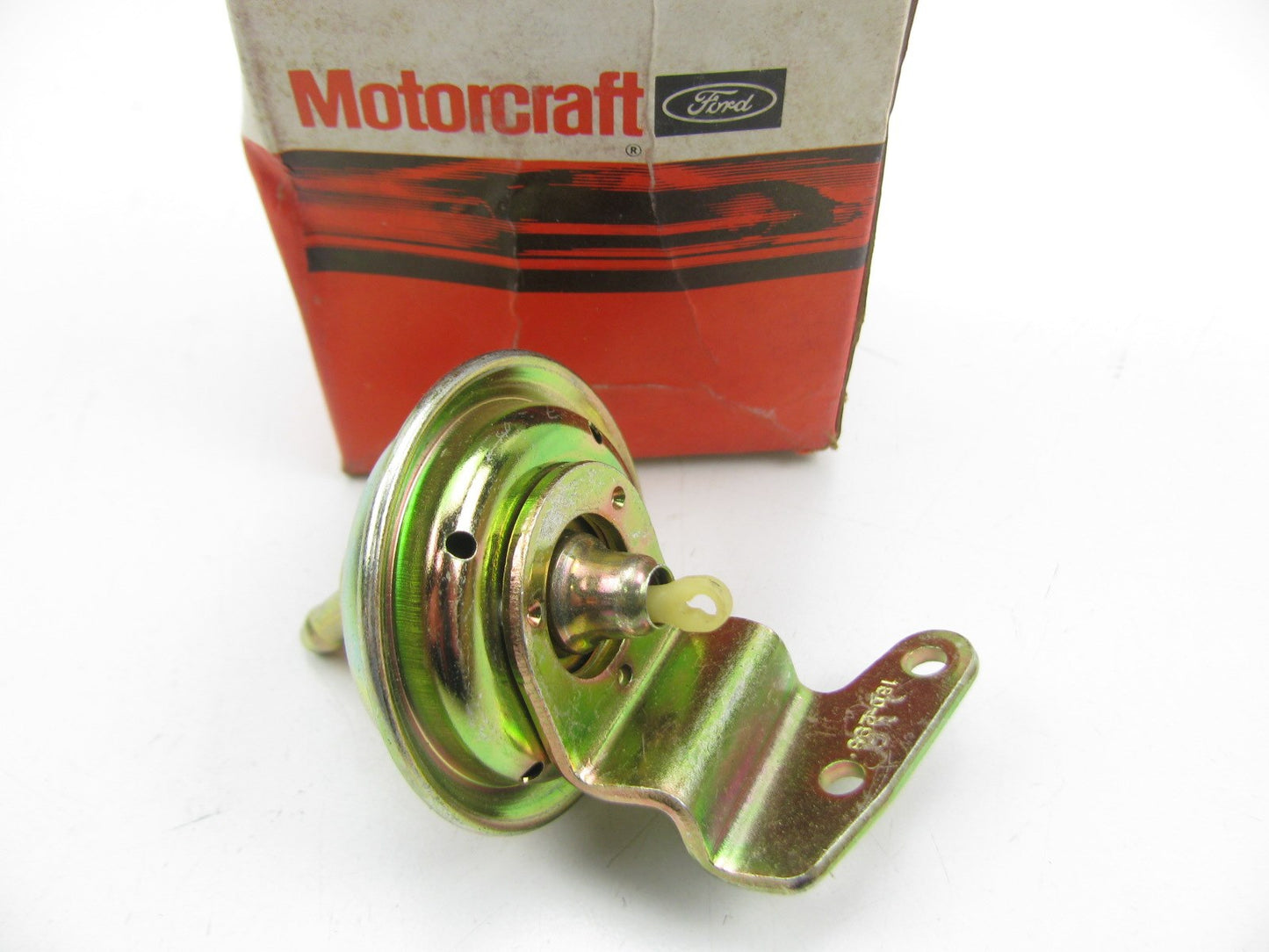 Motorcraft CK-2077 / D9PZ-98514-A Carburetor Choke Pull-Off