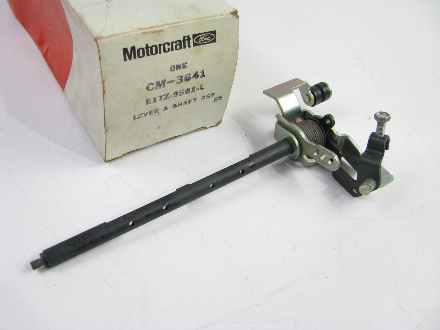 Motorcraft  CM-364 / E1TZ-9581-L Carburetor Lever & Shaft Assembly