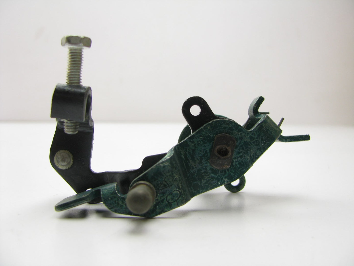Motorcraft CM-3879 / E2TZ-9581-E Carburetor Lever & Shaft Assembly - 2-BBL V/V