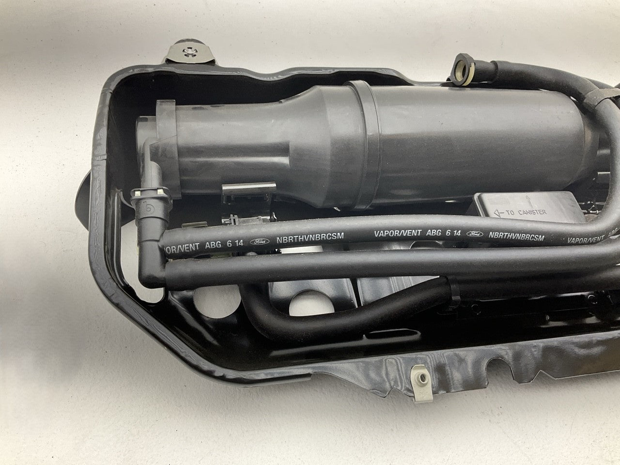 Motorcraft CX-2141 Charcoal Fuel Vapor Canister For 2005-2007 Ford Mustang
