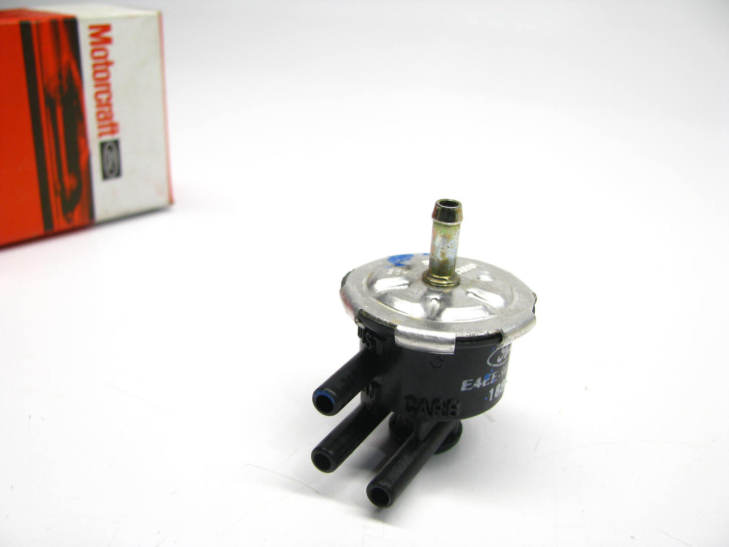 Motorcraft CX-975 Emission Vacuum Regulator Valve / Vacuum Delay Valve