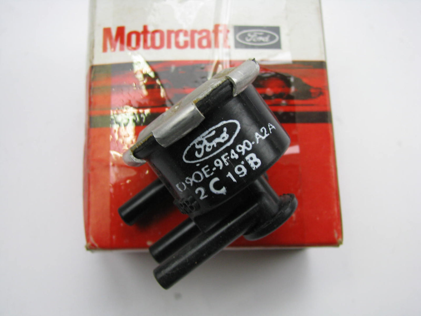 Motorcraft CX391 Emission Vacuum Control Regulator Valve - OEM Ford D9OZ-9F490-A