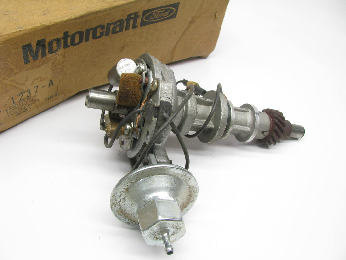 Motorcraft DA-1237A Distributor  For 1964-1966 Ford F-350/  1975-1977 Ford F-500