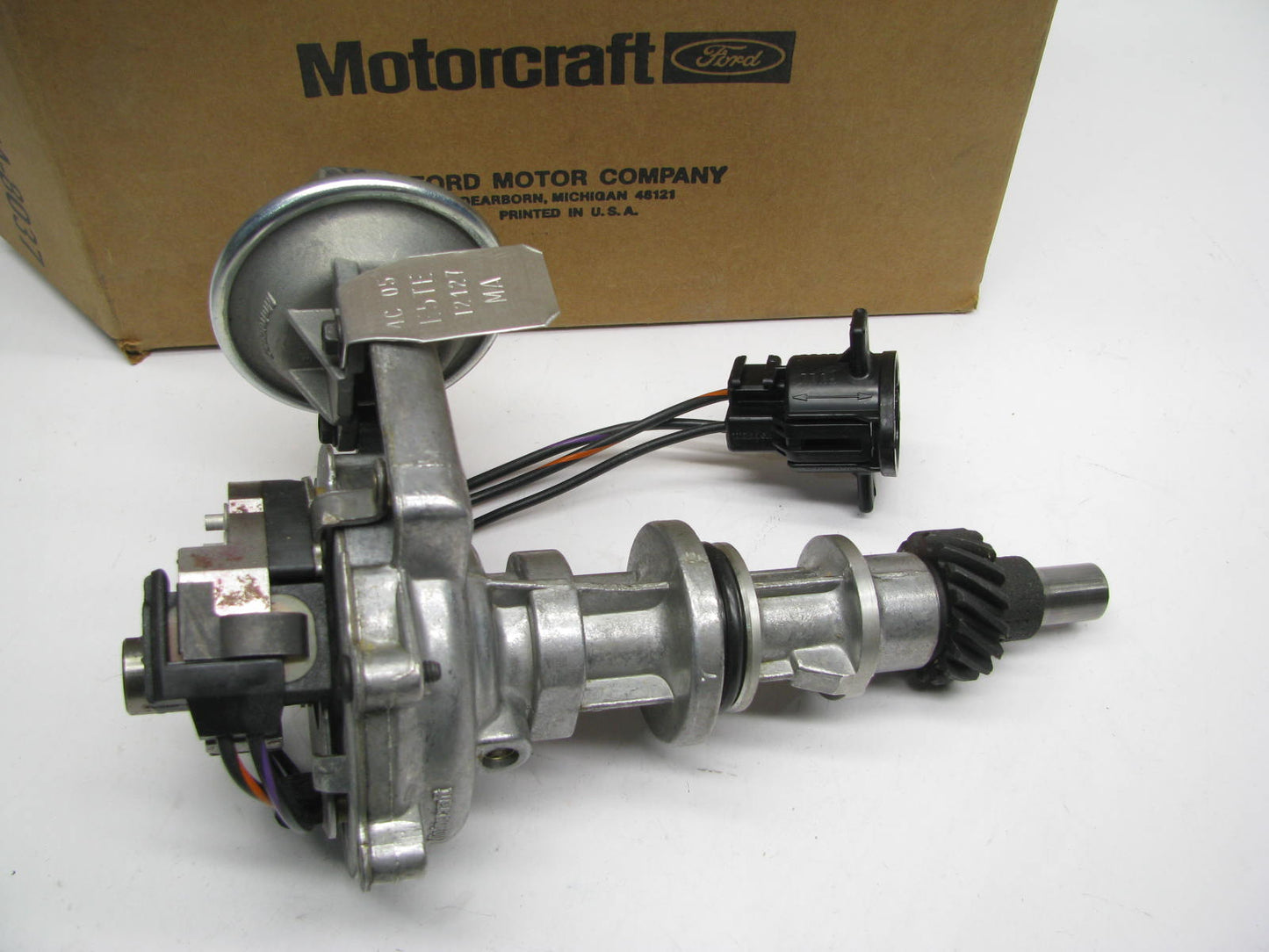 DAMAGED (CRACKED) MAGNET - NEW OEM Motorcraft DA1997 Distributor 85-86 Ford 300