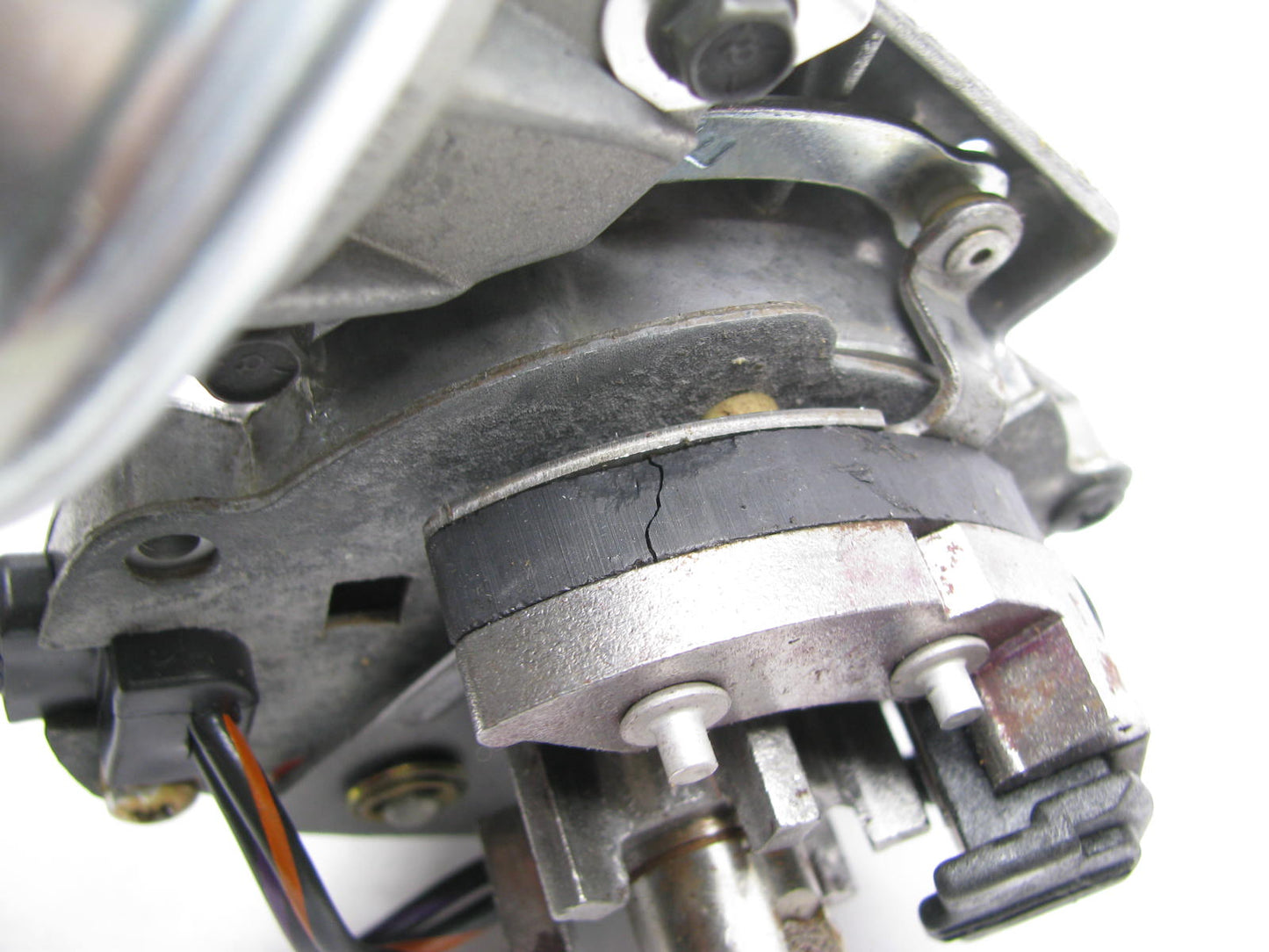 DAMAGED (CRACKED) MAGNET - NEW OEM Motorcraft DA1997 Distributor 85-86 Ford 300