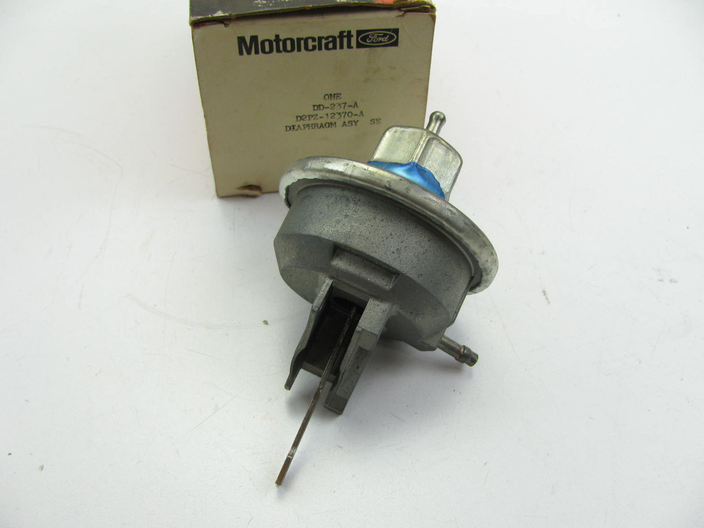 NEW GENUINE OEM Motorcraft DD-237-A Distributor Vacuum Advance Control VC-191