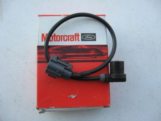 Motorcraft DY-812 Crankshaft Crank Position Sensor OEM Ford #  F6CZ-6C315-AA