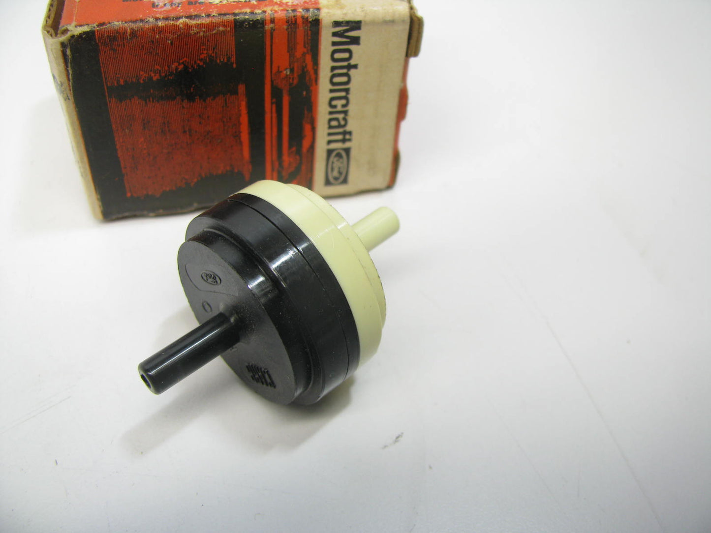 Motorcraft DY135 Distributor Vacuum Delay Control Valve - D3FZ-12A091-A D32E-AA